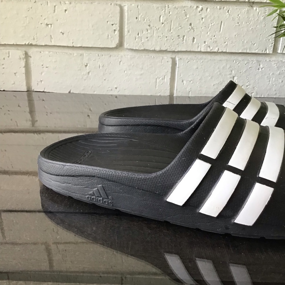 Adidas Boys’ Duramo Slip On Sandals Black/White - Picture 5 of 10